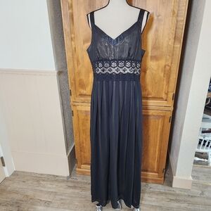 Signature By Robbie Bee Evening Gown | 14